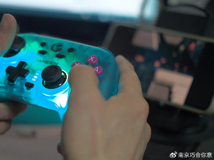 半价pro手柄还有hd震动是真地爽啊