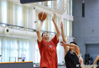 中国女篮备战曝光！2米26张子宇变瘦了，2米01女版奥尼尔卡位吃饼
