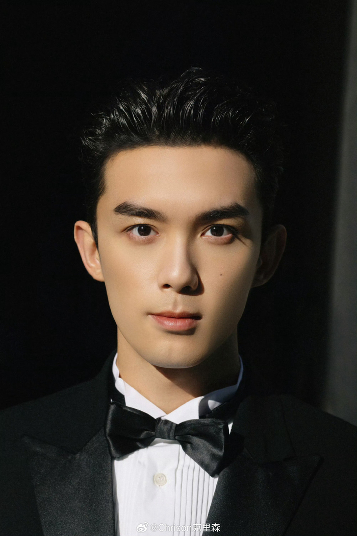 吴磊┊以领结西装造型大背头亮相东京电影节草木人间