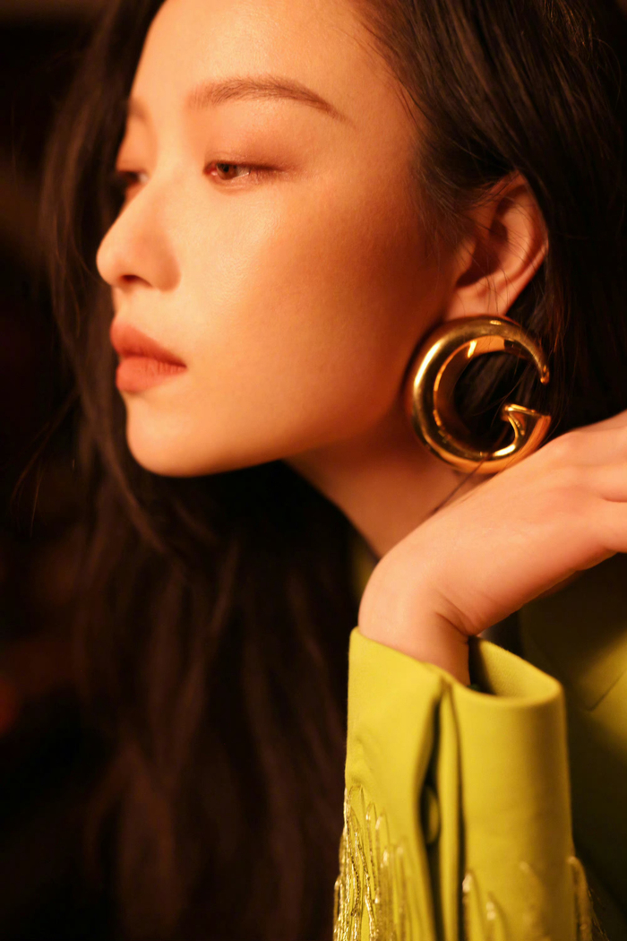 倪妮亮相gucci上海派对时尚性感酷飒