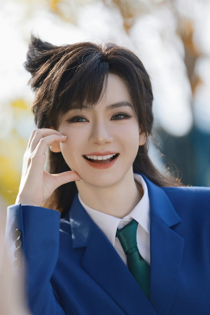 戚薇cos了毛利兰,笑容明媚灿烂,真的被美到了