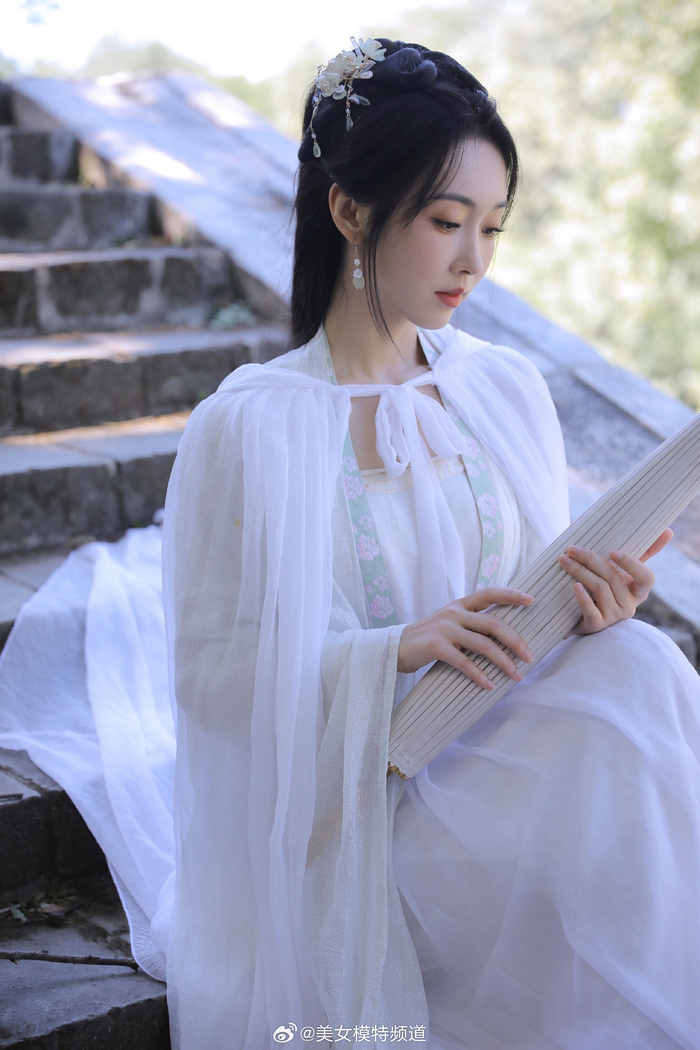 宣璐白衣古风写真