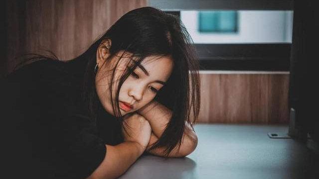 恋爱中太懂事的女孩，为什么总是输得最惨？