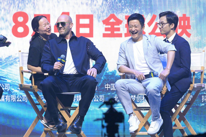 杰森斯坦森居然来中国了现身巨齿鲨2深渊上海发布会