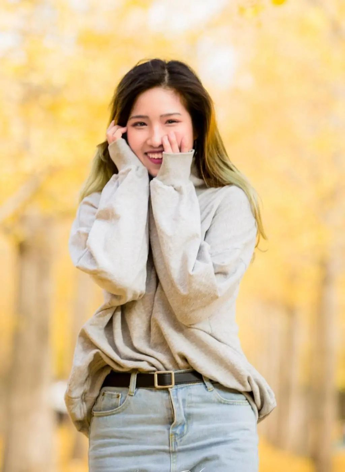 拍照姿势拒绝剪刀手10个女生好看的拍照姿势自然又漂亮