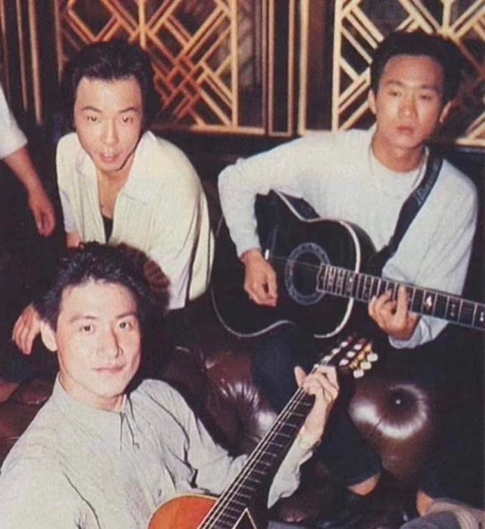 四大天王跟黄家驹