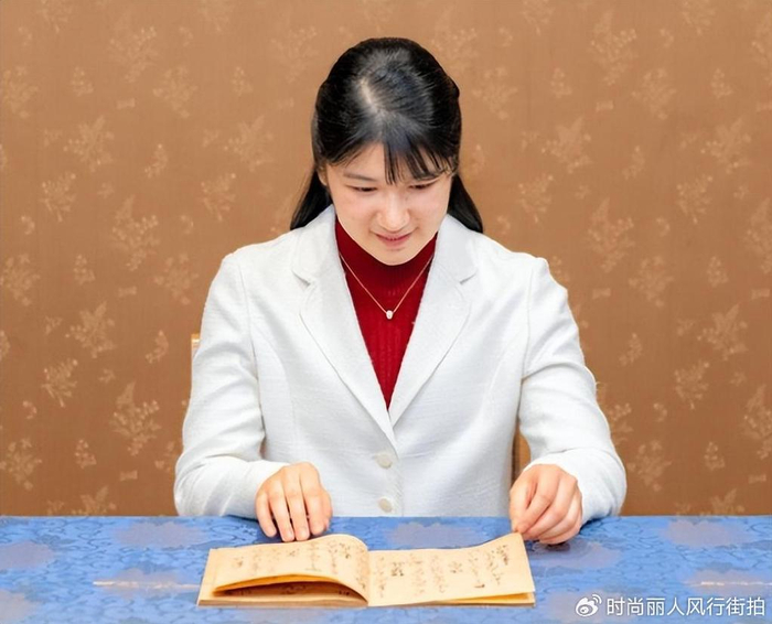 日本爱子公主22岁生日照出炉!变美好多惊艳了,红裙白西装很贵气