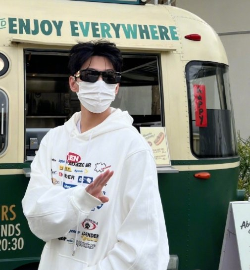 杨洋最新状态曝光,暴瘦10斤瘦成纸片人,这是怎么了?