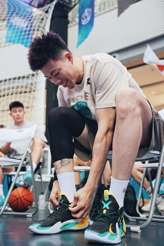 张镇麟在「疯狂在启」成都站__财经头条