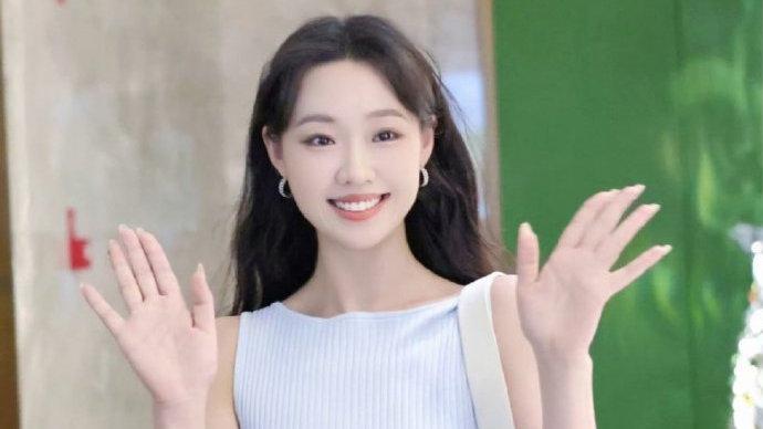 管乐一直逼父母给自己相亲，直言“不然真嫁不出去”