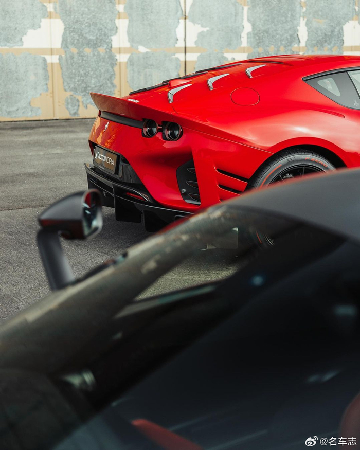 laferrarivs812competizione谁更能代表法拉利v12的美