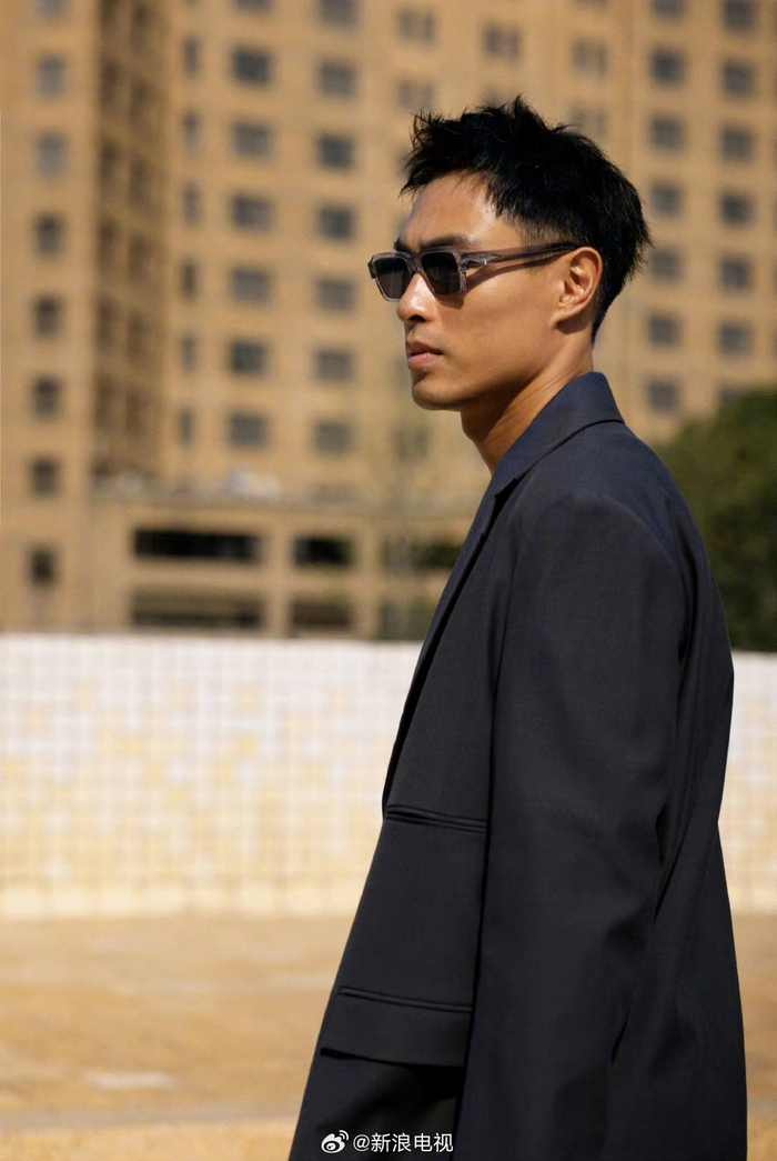 杨佑宁真是深藏不露,在直播中一个人同时做几道菜……__财经头条