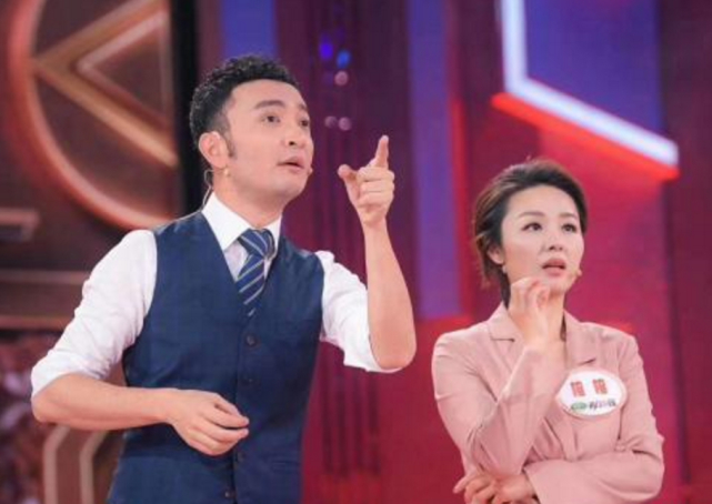 “Lisa榕”之前主持小神龙俱乐部,后来因捐款露出其真实名字