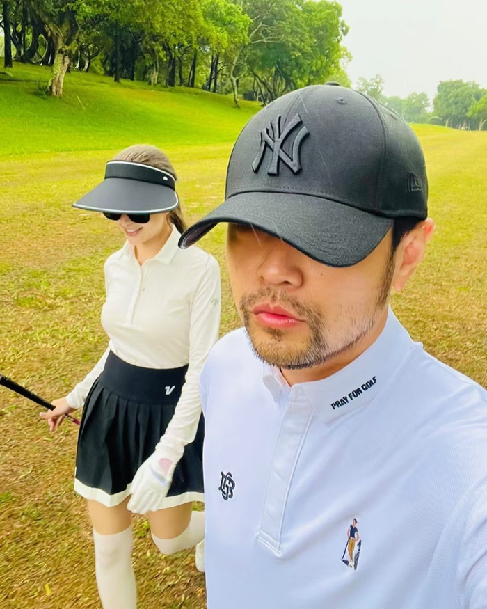 周杰伦ins更新打球平常我喜欢乱穿今天听老婆的