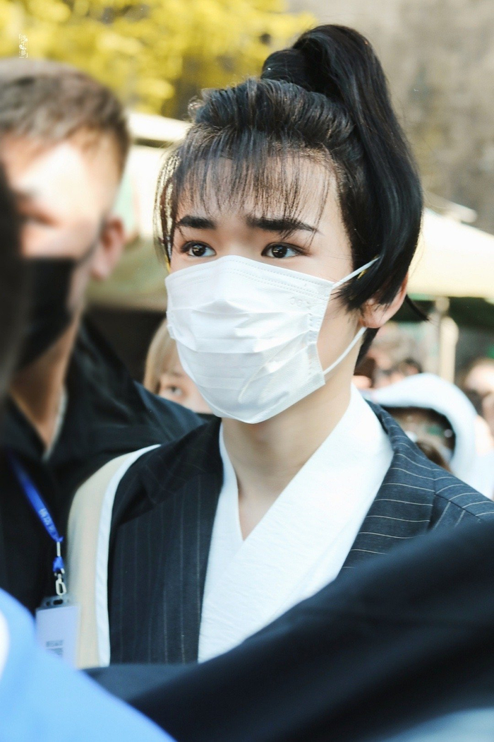 宋亚轩《萌探探探案》录制路透,古装高马尾造型