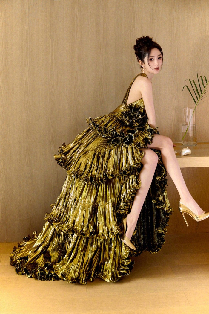 杨幂今天活动造型好美啊