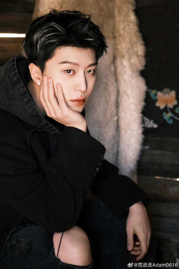 帅哥范丞丞adam0616膝盖冷不冷