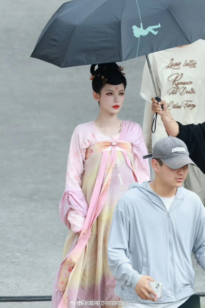 期待张予曦在掌心的造型