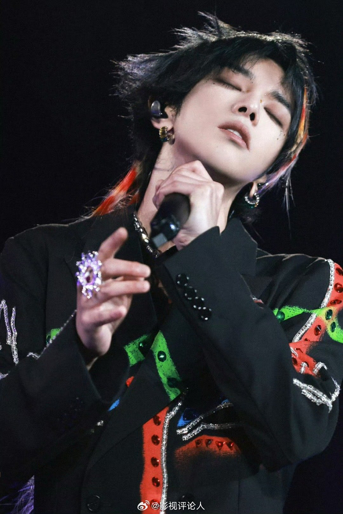 什么是顶级歌手的号召力华晨宇演唱会直接让烟台成为五一假期热度涨幅