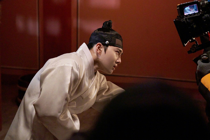 值得一提的是,suho虽然是第一次挑战古装剧,但却展现了稳定的古装剧