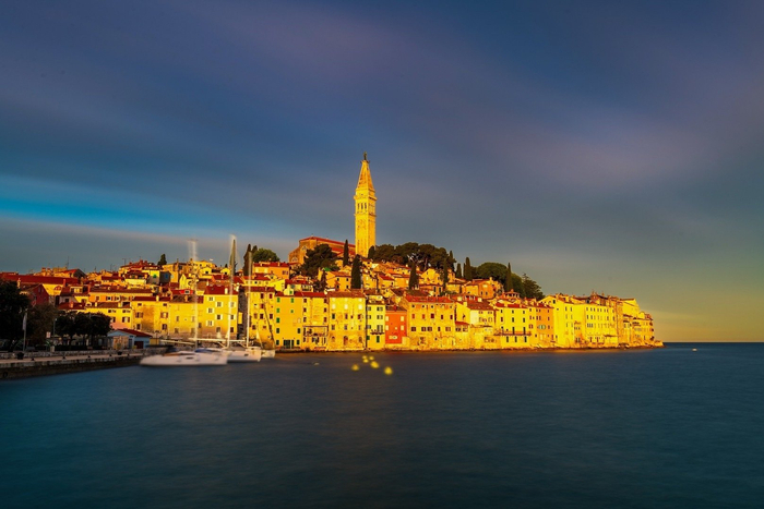 摄影团队顺利到达布鲁塞尔,下午搭程海航飞机,明天早上到达北京__财经