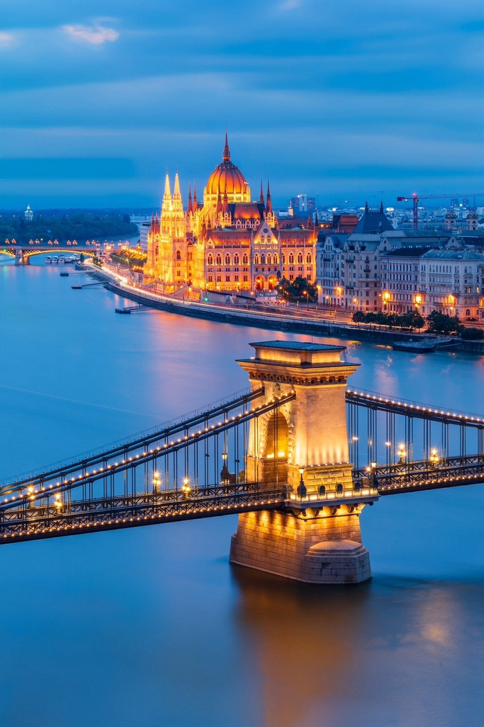 摄影团队顺利到达布鲁塞尔,下午搭程海航飞机,明天早上到达北京__财经