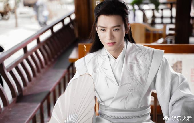 龚俊,凭借首部电视剧《刀剑缭乱》出道以来,主演了多部不同题材角色__财经头条__新浪财经