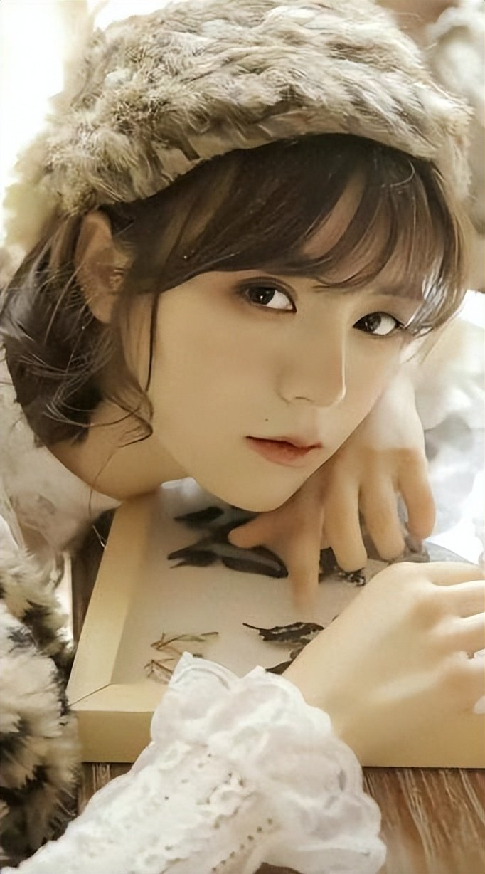 肖鹿扮演者邹佳佳在2015年成为女子偶像团体snh48五期生,并在同年以