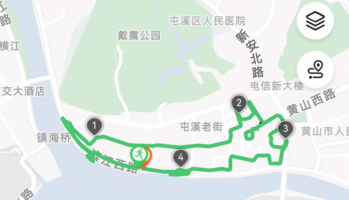 草龙,布龙同时出现年味满满,现场舞龙传承人们佩戴完成新年第一场演出