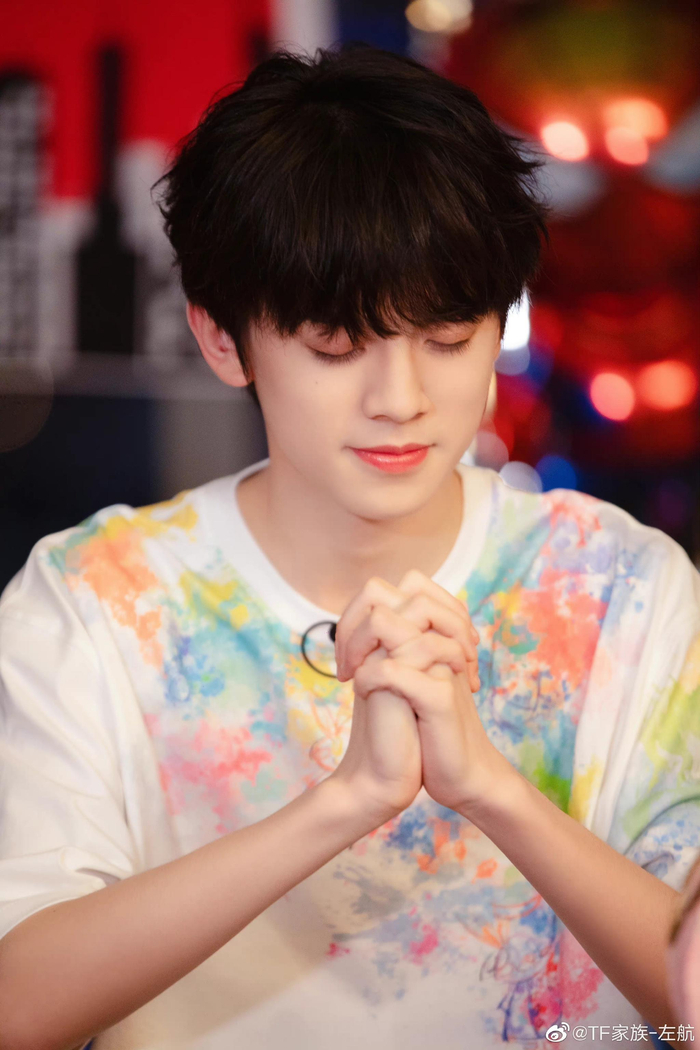 终于看到航酱@TF家族-左航 的庆生照啦！