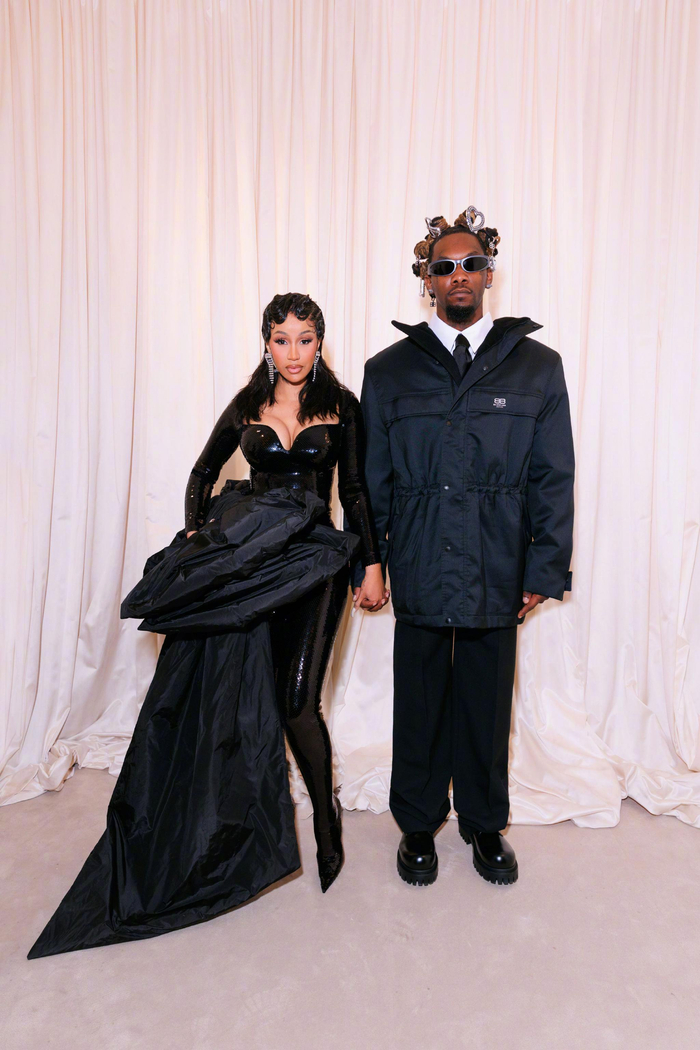 cardib和丈夫offset一起亮相balenciaga