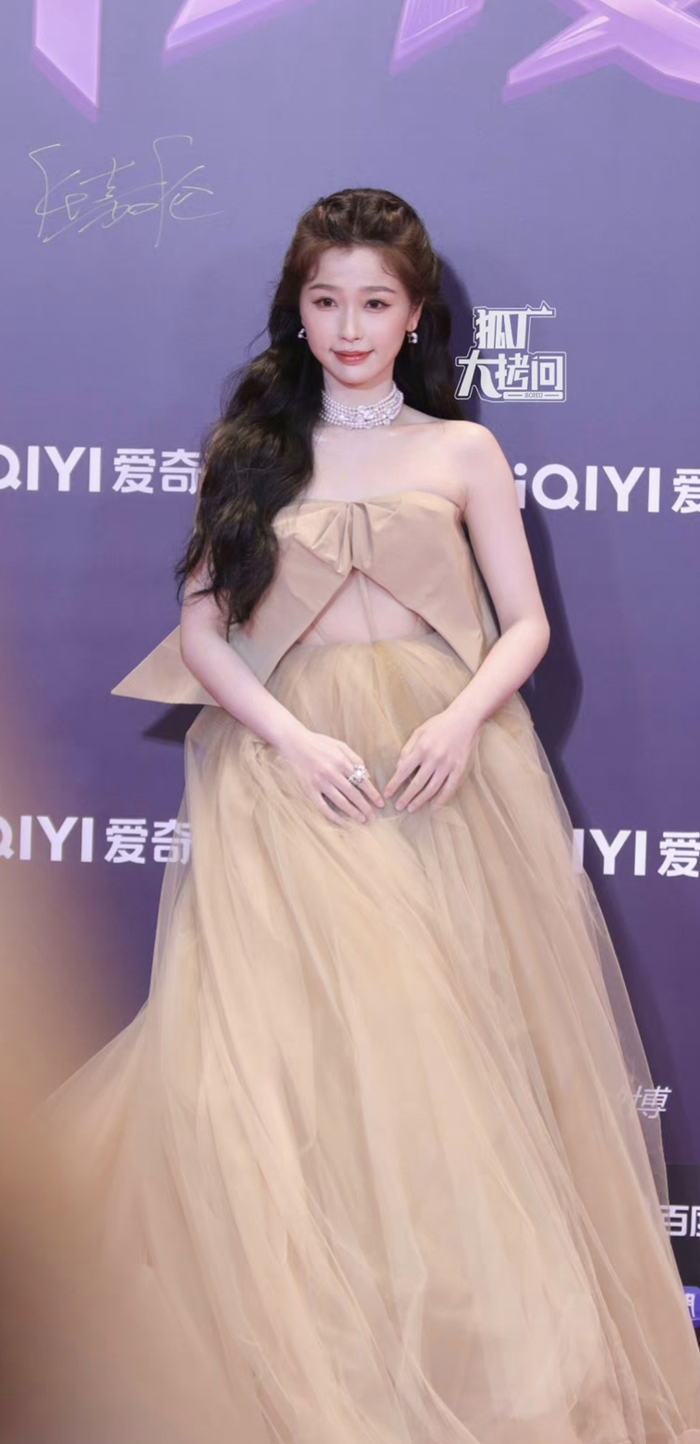 虞书欣尖叫之夜红毯图