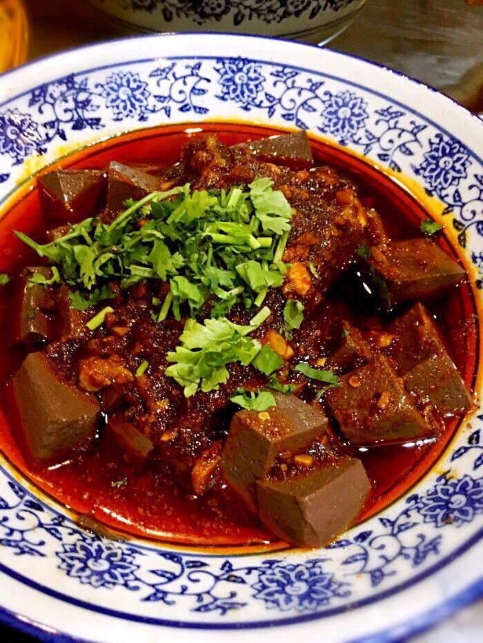 你吃过陕西关中特色重口味小吃——辣子蒜羊血了吗?