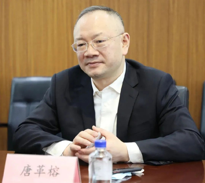 合肥分行副行长余卫宏,拟任泉州分行行长;2014年8月起任兴业银行合肥