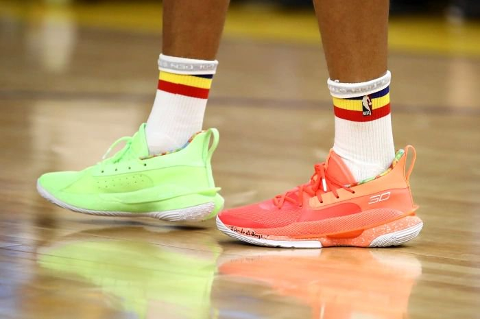 盘点库里上脚的那些战靴