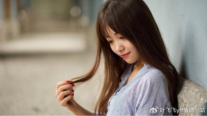中年女人喜欢你，一般会给你4个信号，别不懂