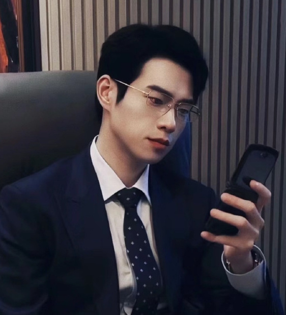 杨洋最新状态曝光,暴瘦10斤瘦成纸片人,这是怎么了?