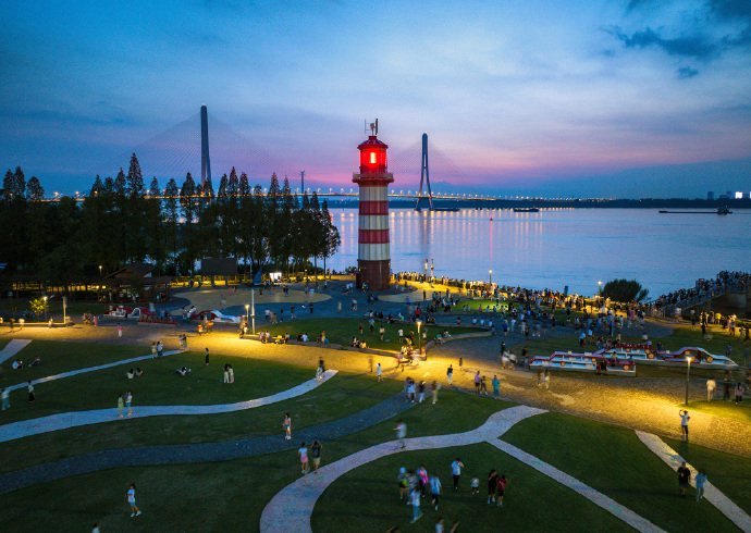 在南京夏天少不了去鱼嘴湿地公园看一场日落摄影