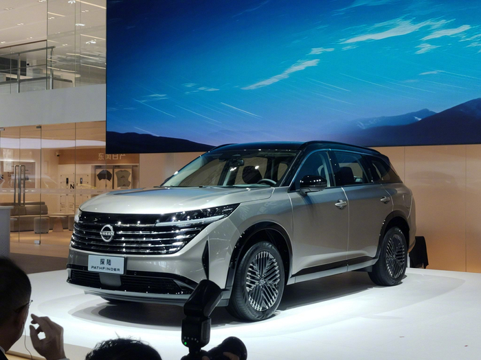 日产全新中大型suvpathfinder亮相新车轴距29米