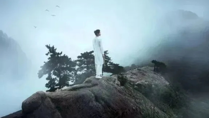 原创|一个女人，经常把自家旧衣服送给别人，多半会活成这3类模样