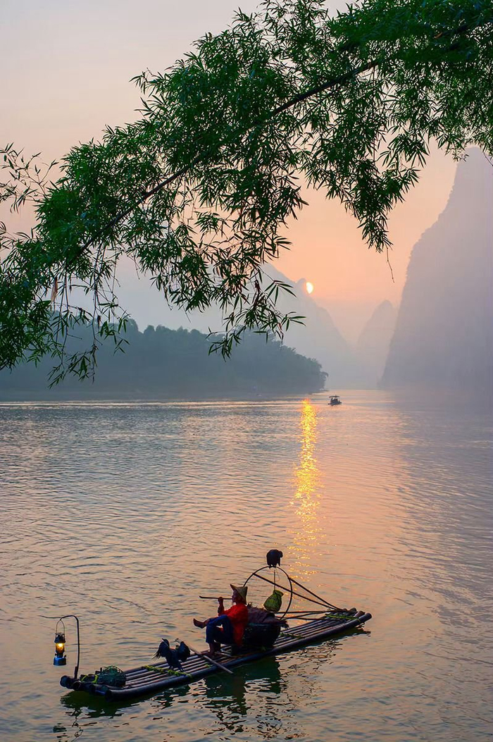 " 远山翠黛,近水含烟 .