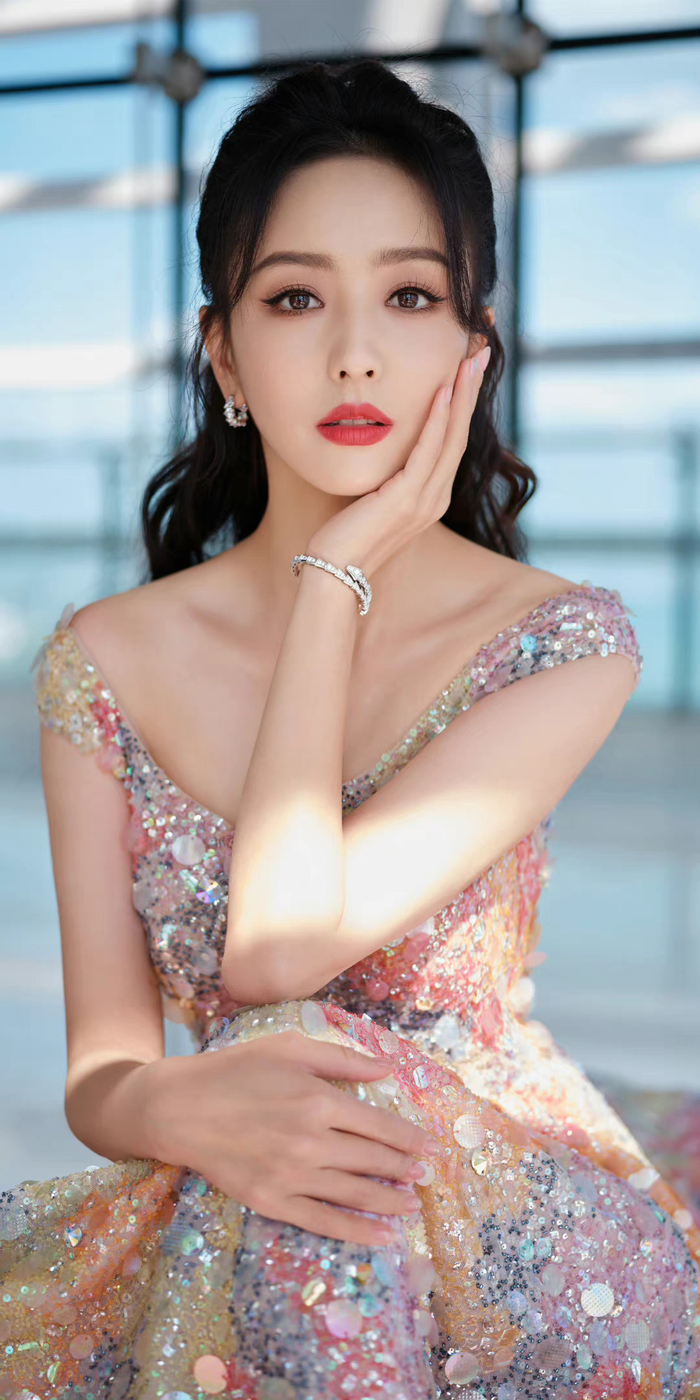 佟丽娅,这打扮超级漂亮的