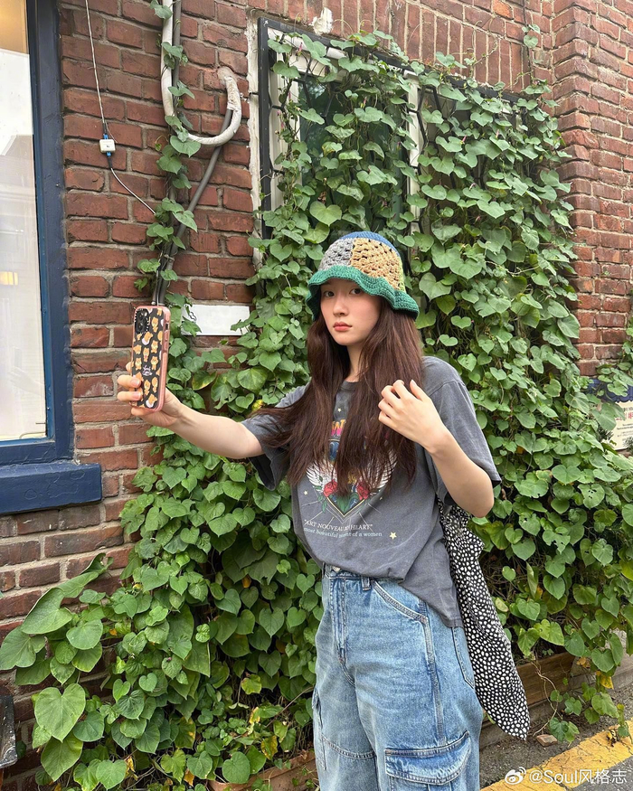 郑采妍近日ins更新自然恬静又松弛超会营造日常氛围感