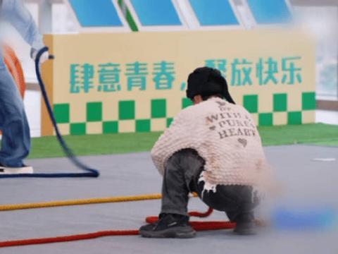 只有王赫野受伤的世界达成了 完全就是一场毫无悬念的比赛…