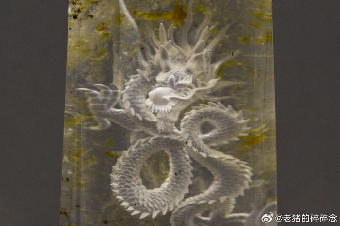 龙是真实存在的动物实锤了， 拍到被水晶禁锢中的小龙龙__财经头条