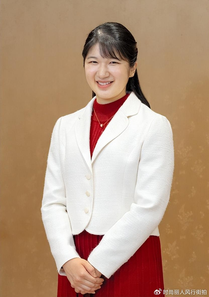 日本爱子公主22岁生日照出炉!变美好多惊艳了,红裙白西装很贵气