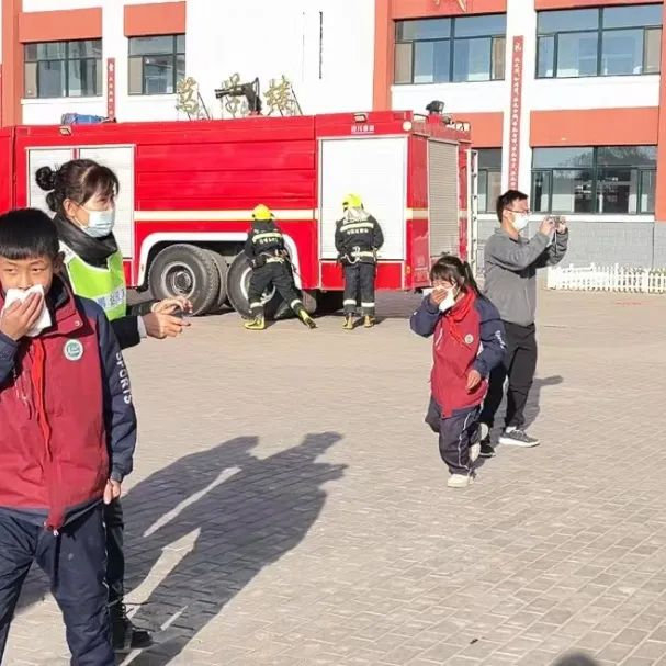 将学校安全工作常态化,推动三县区牢固树立"人民至上 生命至上""有职