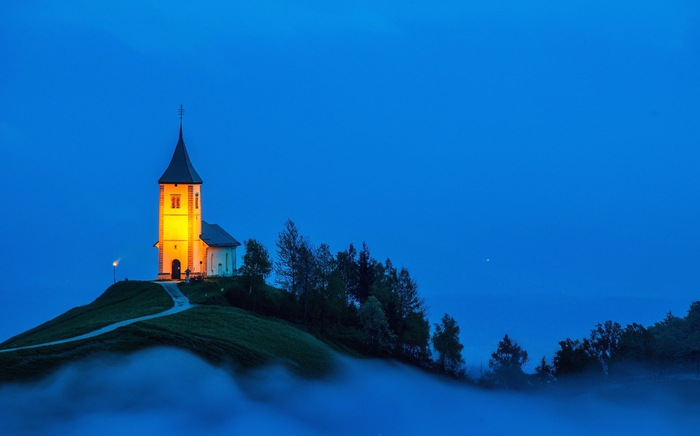 摄影团队顺利到达布鲁塞尔,下午搭程海航飞机,明天早上到达北京__财经