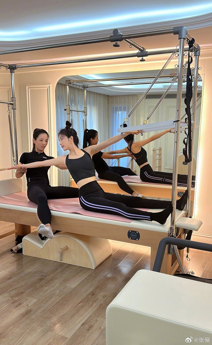 太羡慕姐姐的身材了又美有自律的美女谁能不爱呢这种高难度的动作