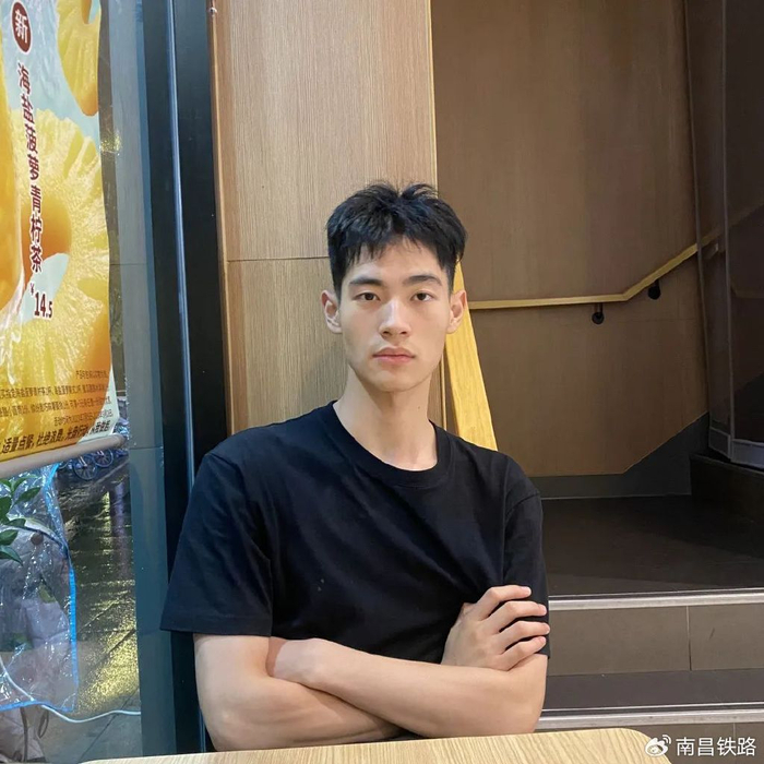 英武帅气安全感满满